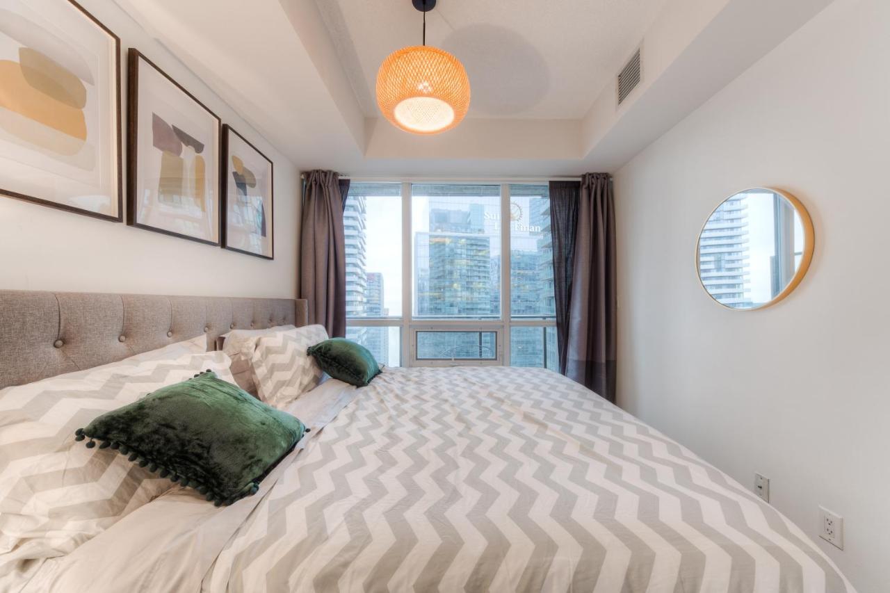 טורונטו Stylish Newly Furnished Condo With Beautiful Lake View מראה חיצוני תמונה