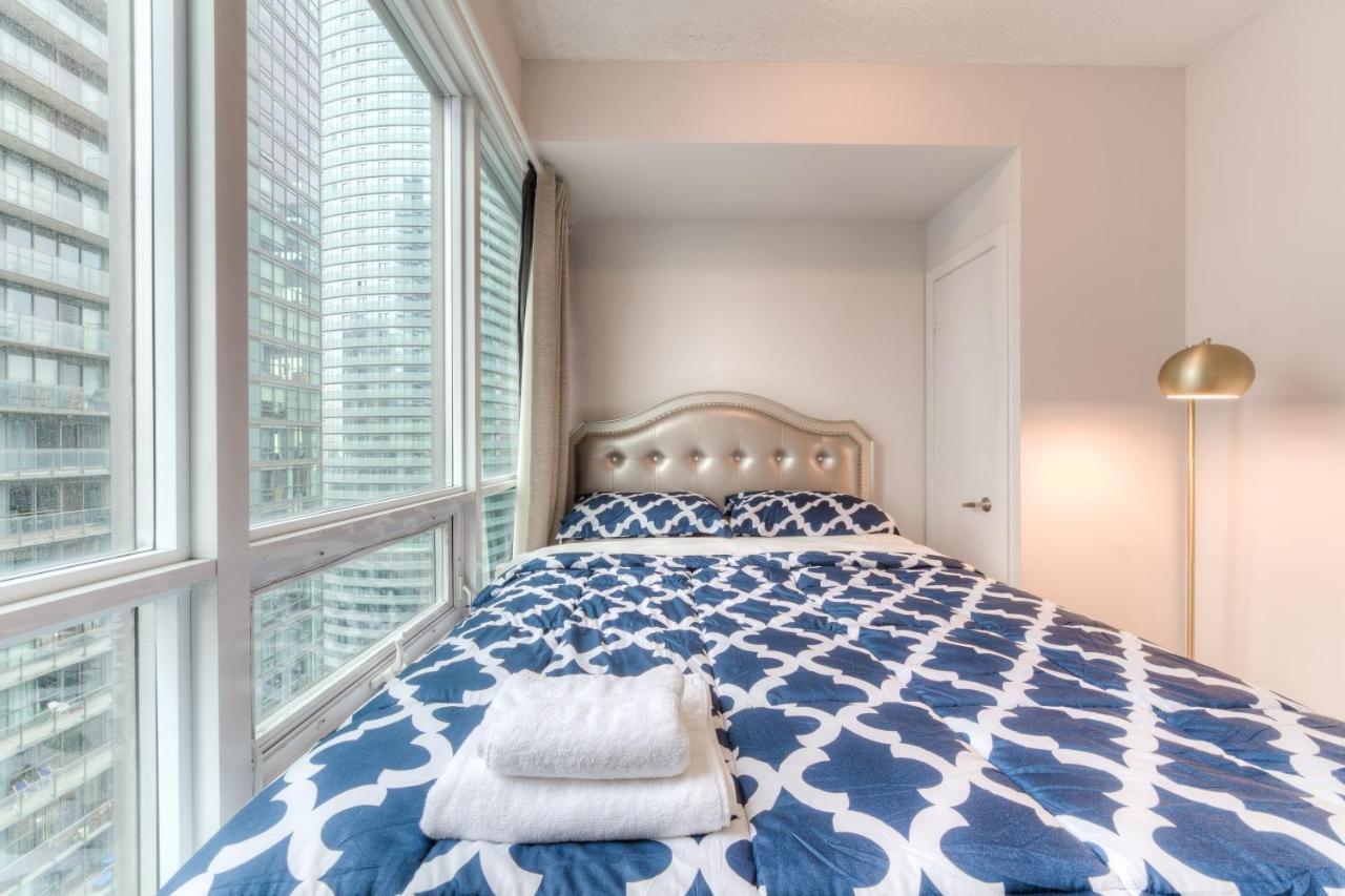 טורונטו Stylish Newly Furnished Condo With Beautiful Lake View מראה חיצוני תמונה