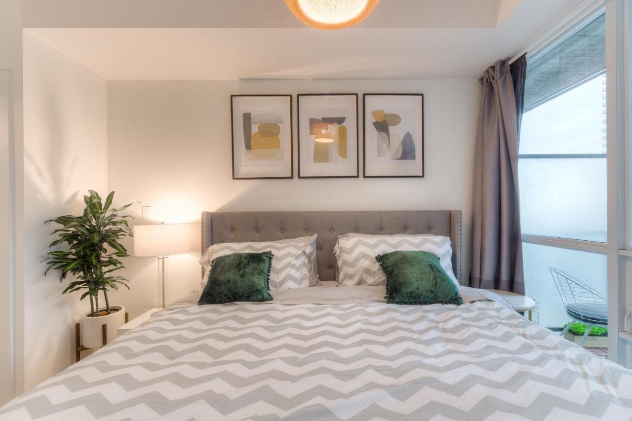 טורונטו Stylish Newly Furnished Condo With Beautiful Lake View מראה חיצוני תמונה