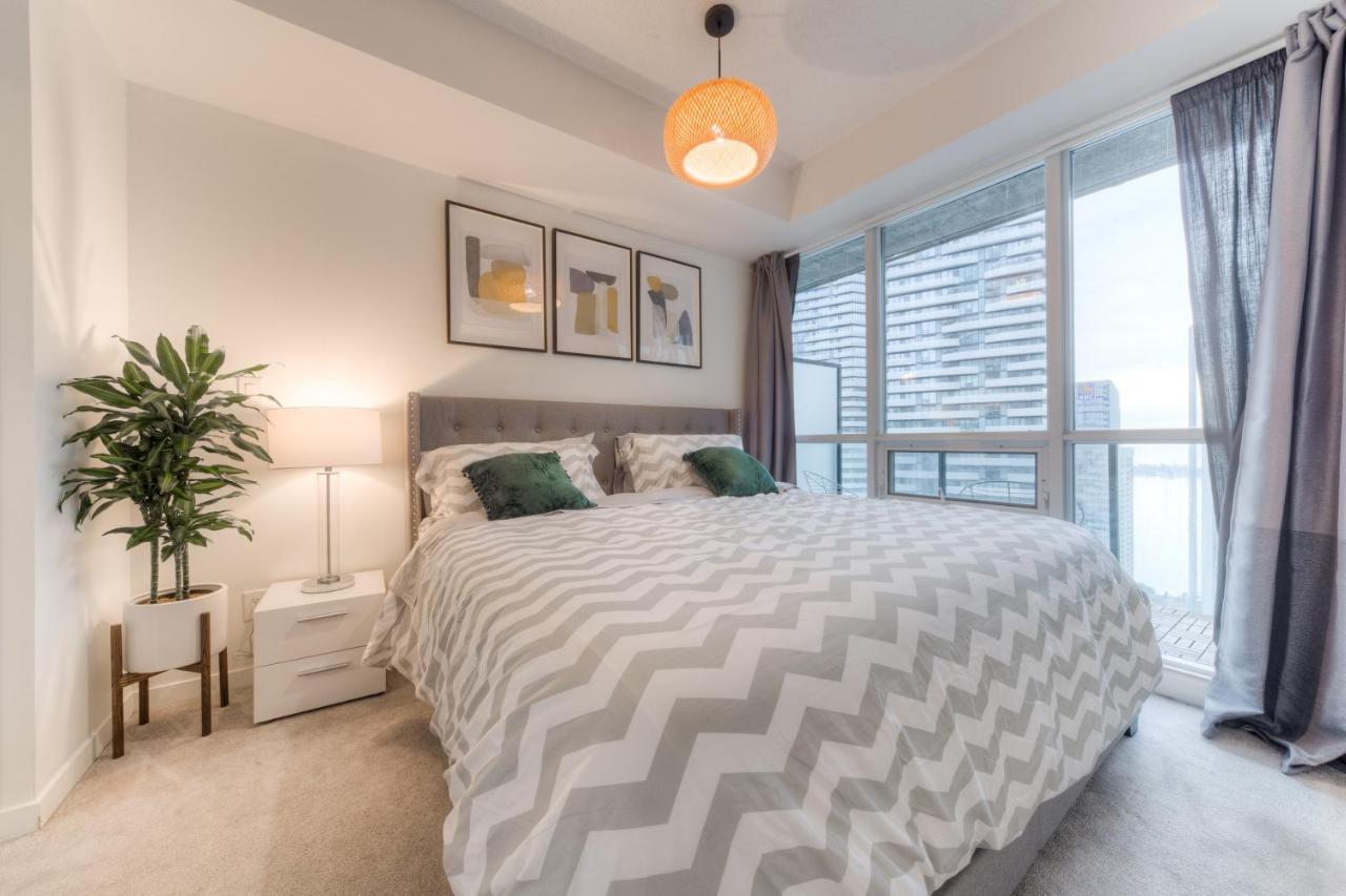 טורונטו Stylish Newly Furnished Condo With Beautiful Lake View מראה חיצוני תמונה