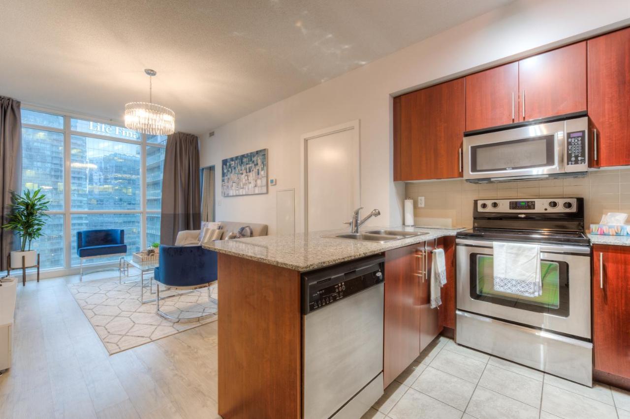 טורונטו Stylish Newly Furnished Condo With Beautiful Lake View מראה חיצוני תמונה