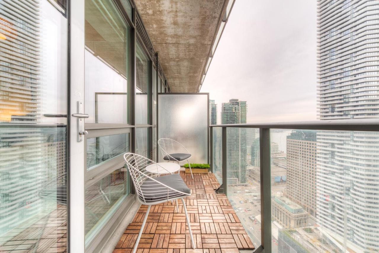 טורונטו Stylish Newly Furnished Condo With Beautiful Lake View מראה חיצוני תמונה