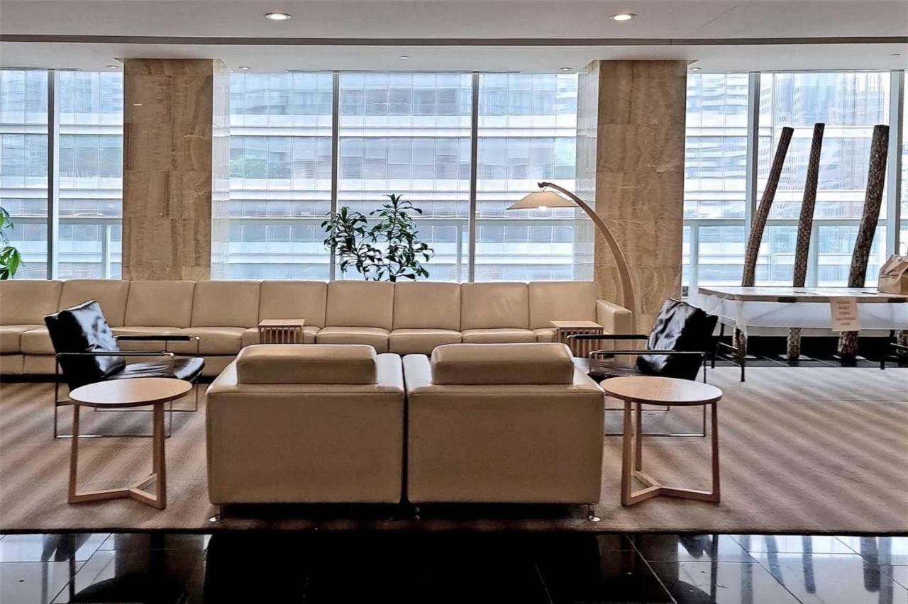 טורונטו Stylish Newly Furnished Condo With Beautiful Lake View מראה חיצוני תמונה