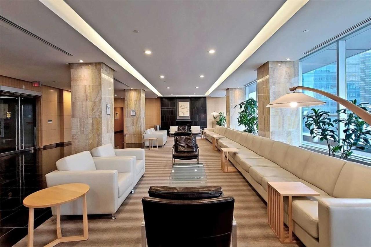 טורונטו Stylish Newly Furnished Condo With Beautiful Lake View מראה חיצוני תמונה